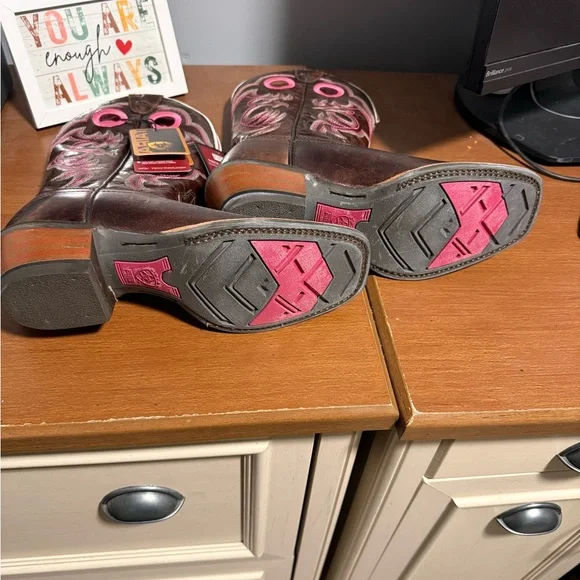 Brand new Ariat women’s Brown and Pink Western Boots - Picture 3 of 4